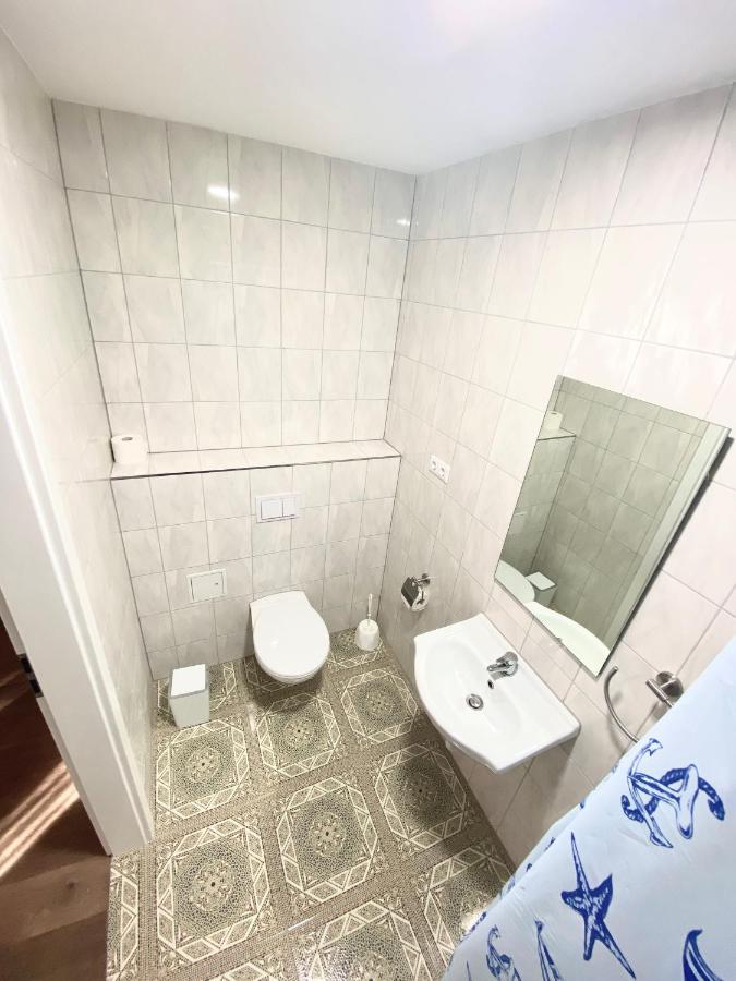 Twin Room Bathroom,1252771411:JPEG